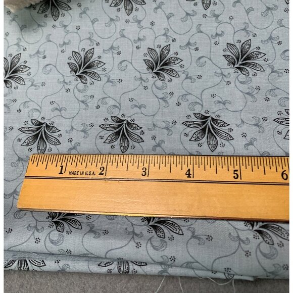Blue Floral Cotton Fabric 1/2 yard 45" Wide Sewing Quilting Craft - Picture 2 of 3